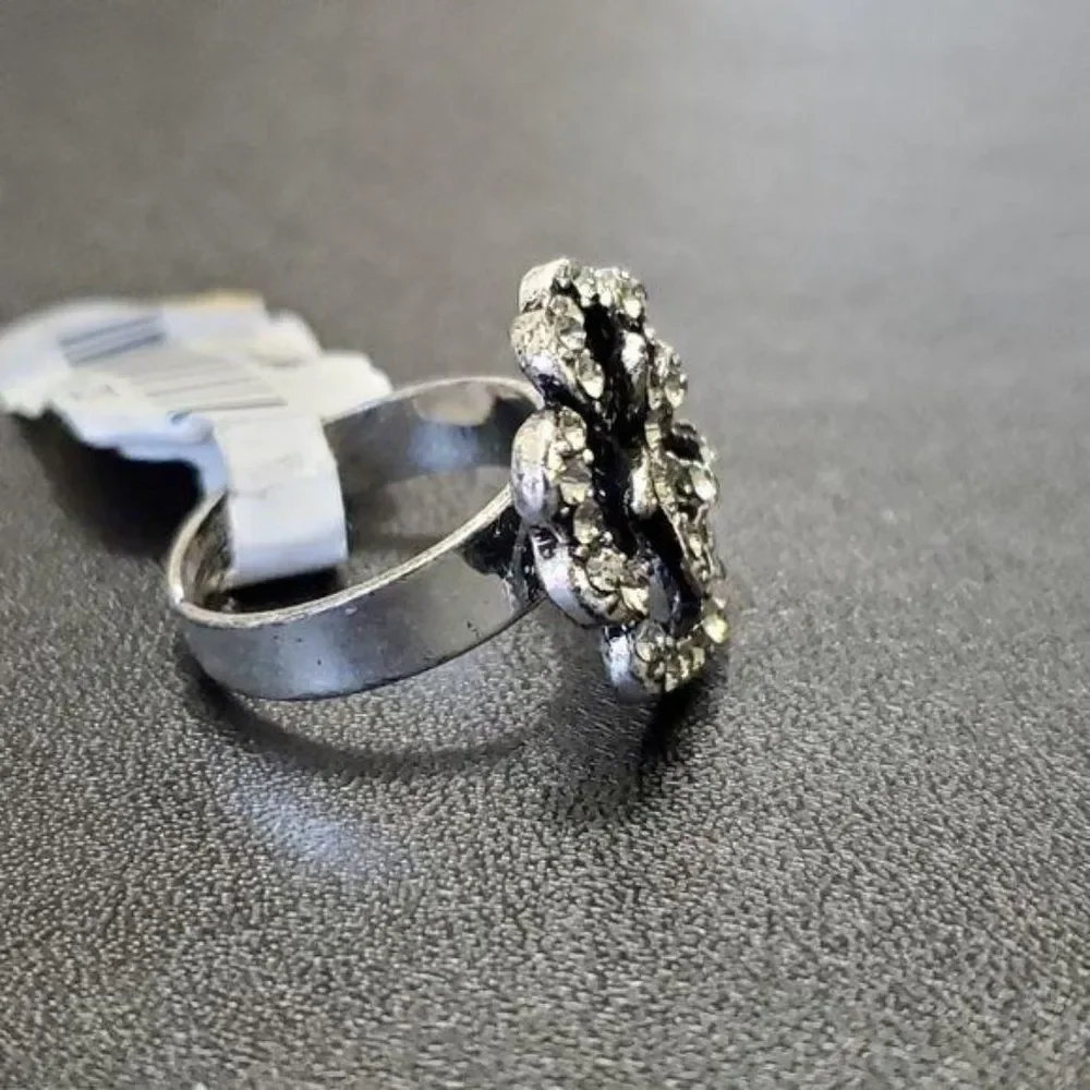 Silver tone shamrock starfish ring